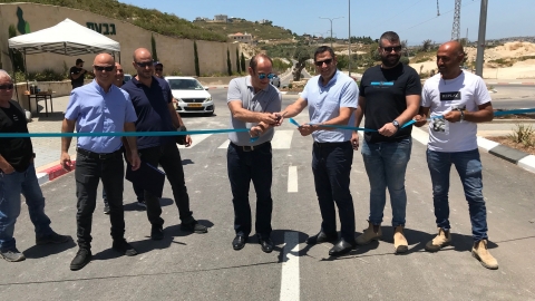 ראש העיר ומנכל חברת ערים חניכת כביש 11 החדש.jpg