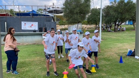 תלמידי ארזים במהלך הפעילות האתגרית.jpg