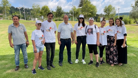 הוריו ומשפחתו של מוטי בן שבת עם ראש העיר.jpg