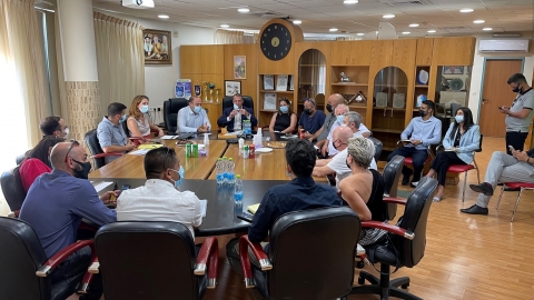 ישיבת העבודה בלשכת ראש העיר.jpg