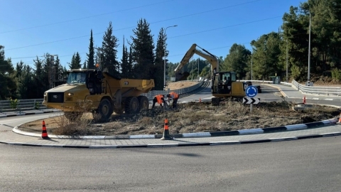 העבודות בביצוע נתיבי ישראל בכיכר.jpg