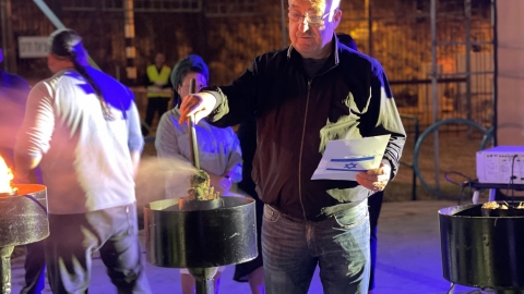 יעקב פדרמן מדליק המשואה בתחום הספורט.jpg