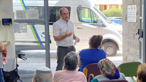 ראש העיר מברך.jpg