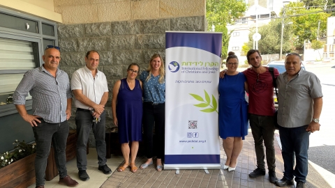 תמונה קבוצתית עם אנשי הקרן.jpg