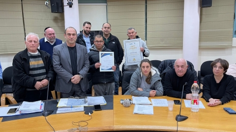 עם הסגנים וחברי המועצה ומנהל אגף השפע.jfif